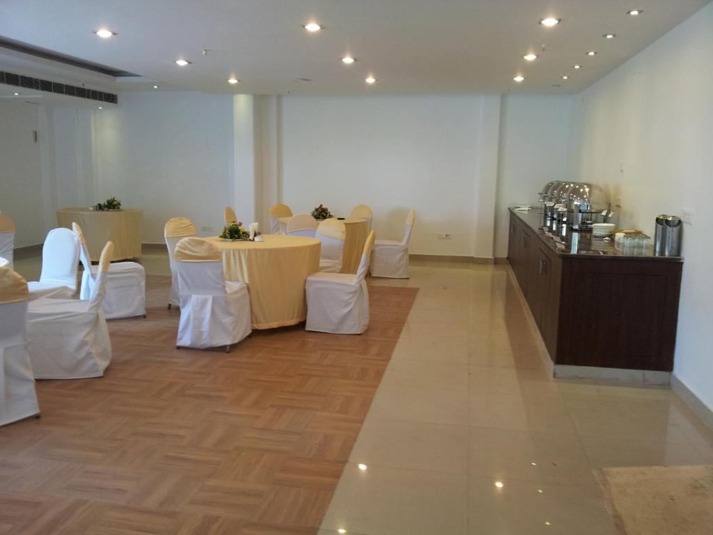 Oyo 1227 Hotel Rousha Inn Ghaziabad Exterior photo